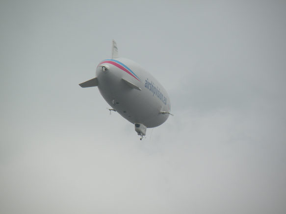  dirigeable airshipvision dans le ciel de Paris